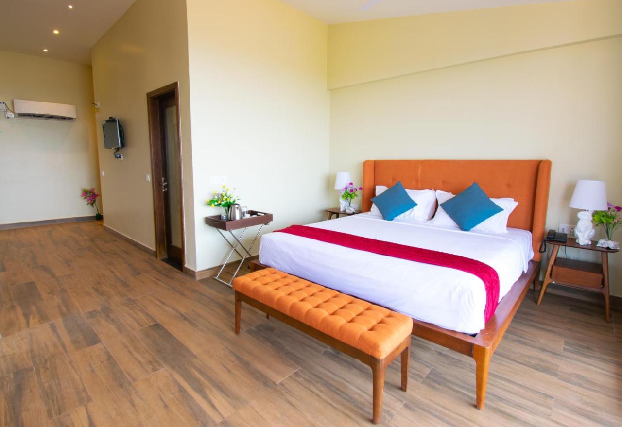 Hotel Octave Rococco Morjim Pernem Exteriér fotografie